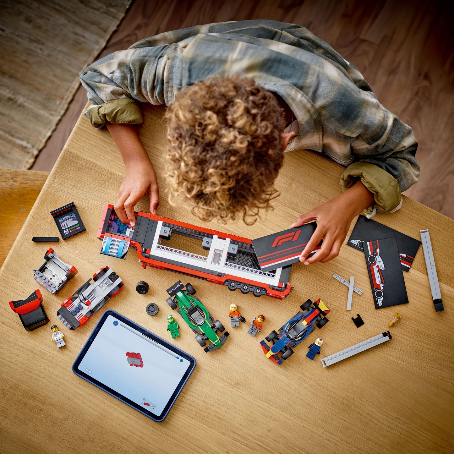 LEGO F1 Truck with RB20 & AMR24 F1 Cars 60445