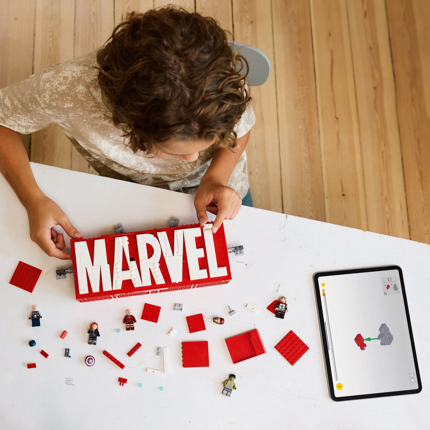 LEGO MARVEL Logo & Minigures 76313