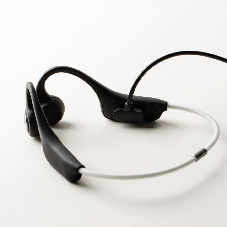 Sudio B1 (Black / White)Earphones