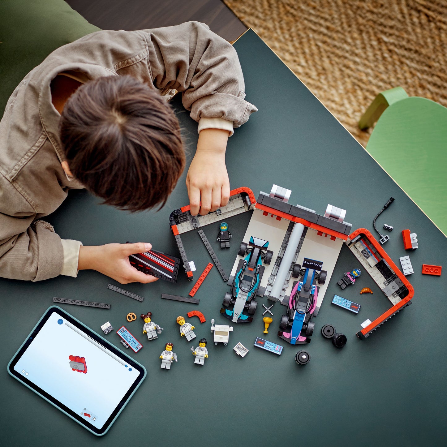 LEGO F1 Garage & Mercedes-AMG & Alpine Cars 60444