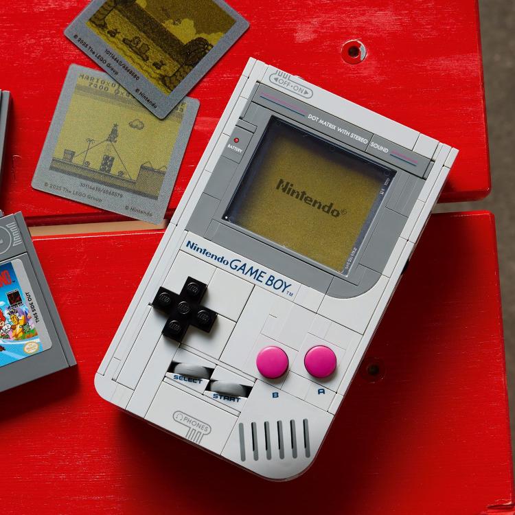 LEGO 72046 Game Boy V29